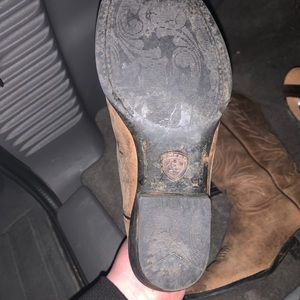 8.5 ariat boots